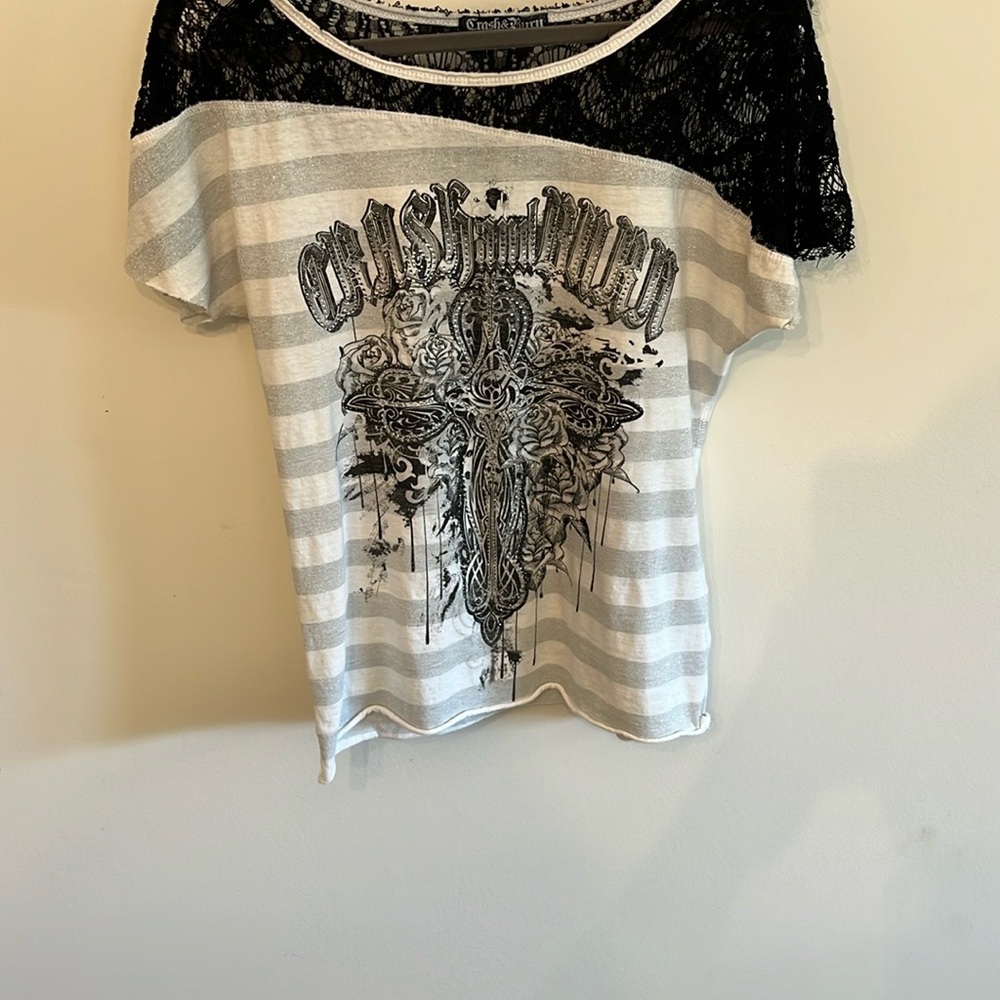 Crash & Burn Graphic Short Sleeve Tee in Gray and Black - Picture 5 of 6